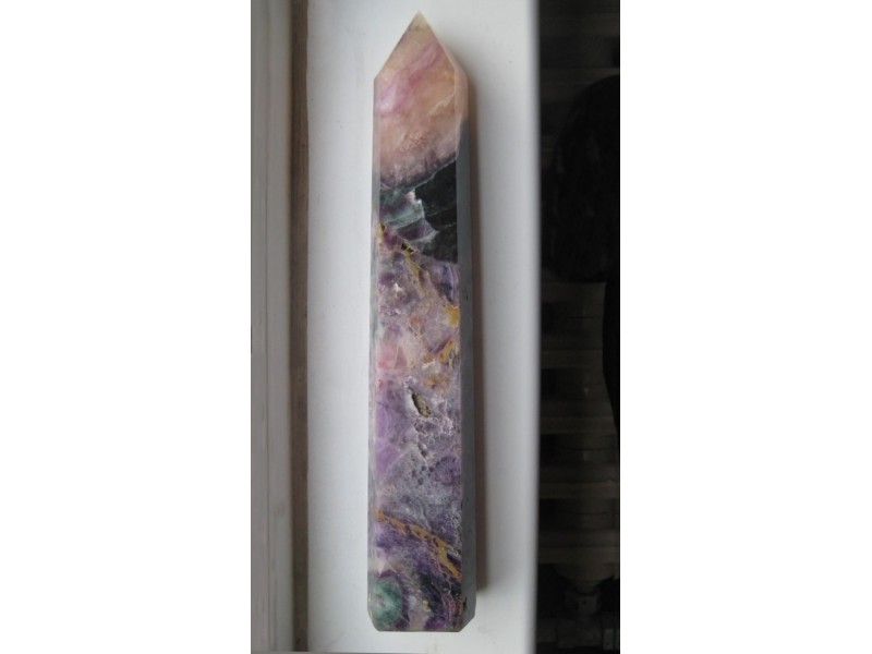 Fluorit obelisk, masivan kristal 1.6kg, 31cm