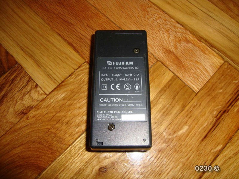 Fuji punjac NP-80 baterija BC-80