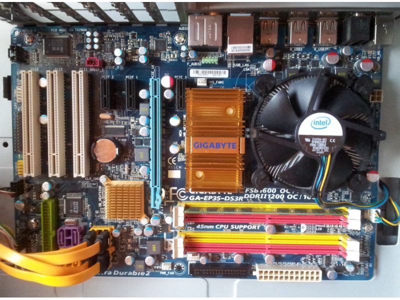 Gigabyte ploca i Intel core procesor 3.0GHz 6MB cache