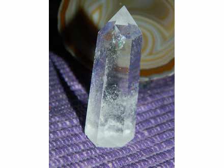 Gorski kristal u obliku štapića sa jednim špicem