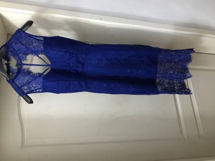 Haljina plave boje cipka postavljena bez rukava