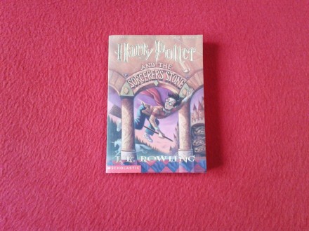 Harry Potter and the Sorcerer`s Stone - J. K. Rowling