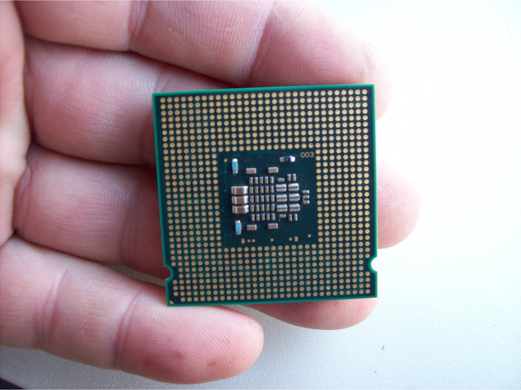 1400 процессор. Intel Celeron 822 сокет. Интел i3 в соките обои на телефон.