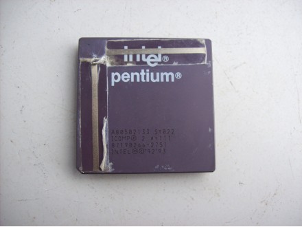 Intel pentium keramicki 133Mhz(SY022) soket 7