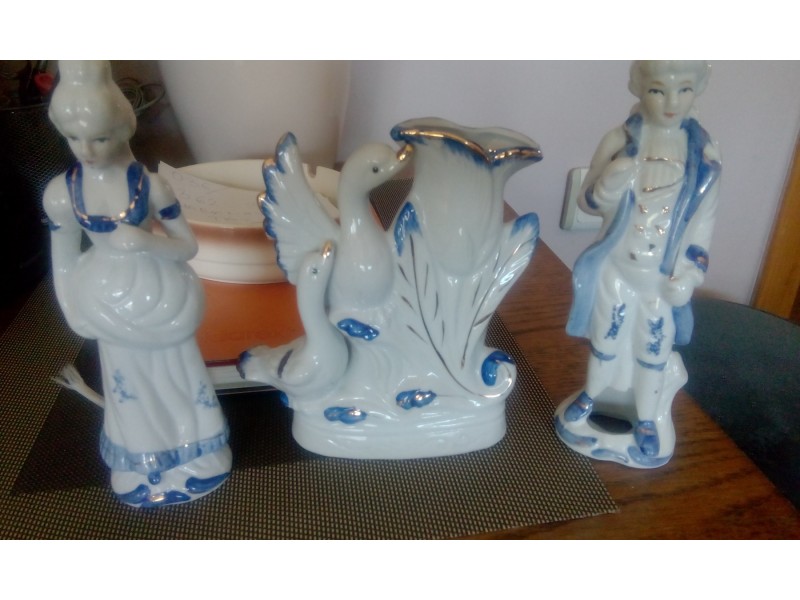 Keramičke figurice i vaza