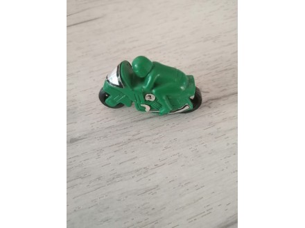Kinder figurica - Motor zeleni