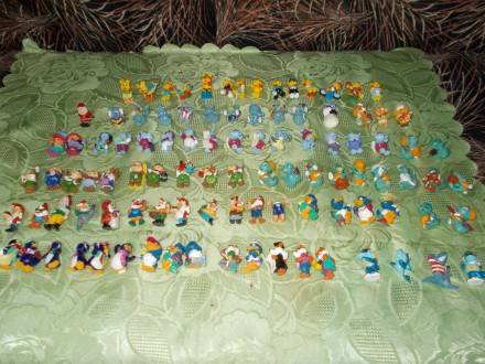 Kolekcija jednodelnih Kinder figurica iz 90-ih godina
