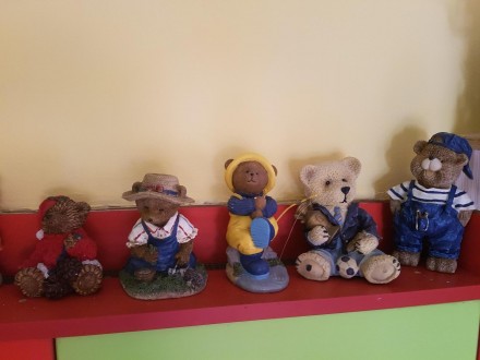 Kolekcija keramičkih medvedića