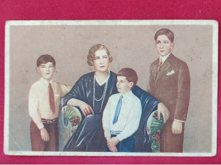 Kraljica Marija Karađorđević sa sinovima