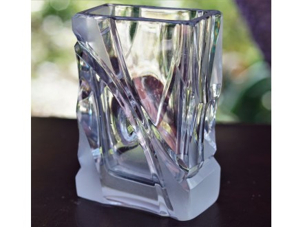 Kristalna vaza prelepa,apstraktna
