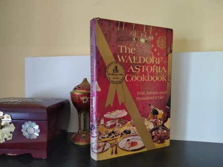 Kuvar Waldorf Astoria Cookbook