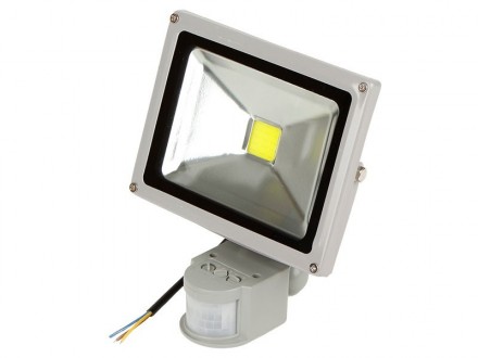 LED REFLEKTOR sa senzorom - 30W // 2100LM