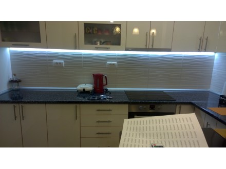 LED traka 5m sa napajanjem
