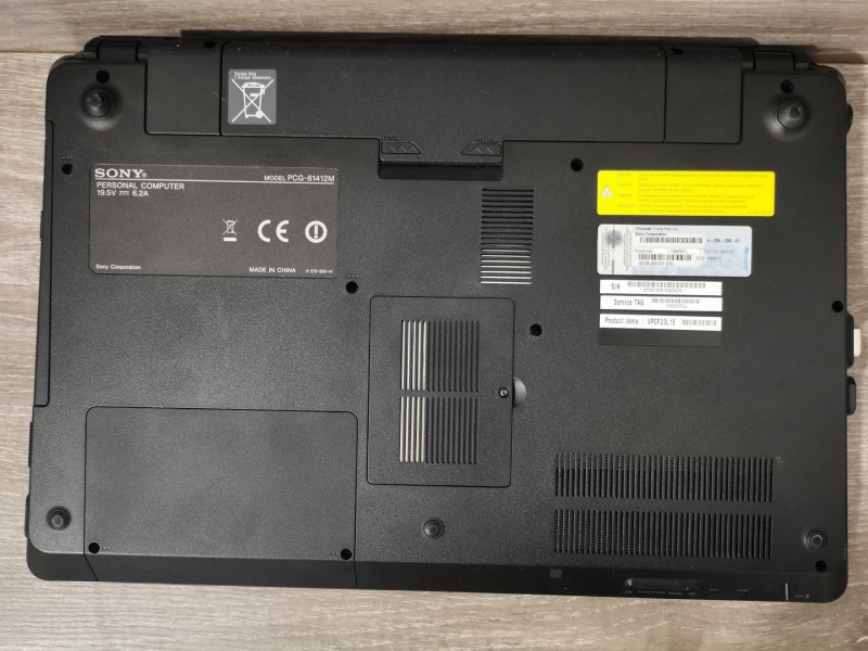 Laptop Sony Vaio PCG-8141M i5-2430M 8GB 640GB FHD 16.4`
