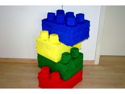 Lego kocke, pinjata