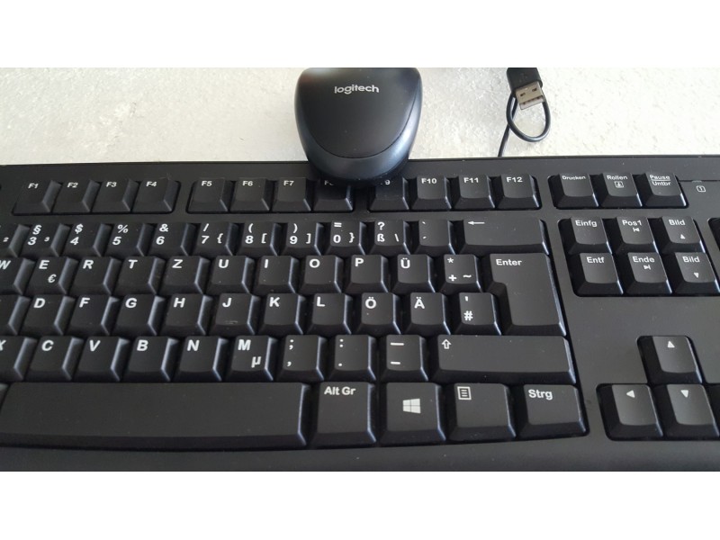 Logitech MK120 Biznis DE Tastatura i Miš novi model