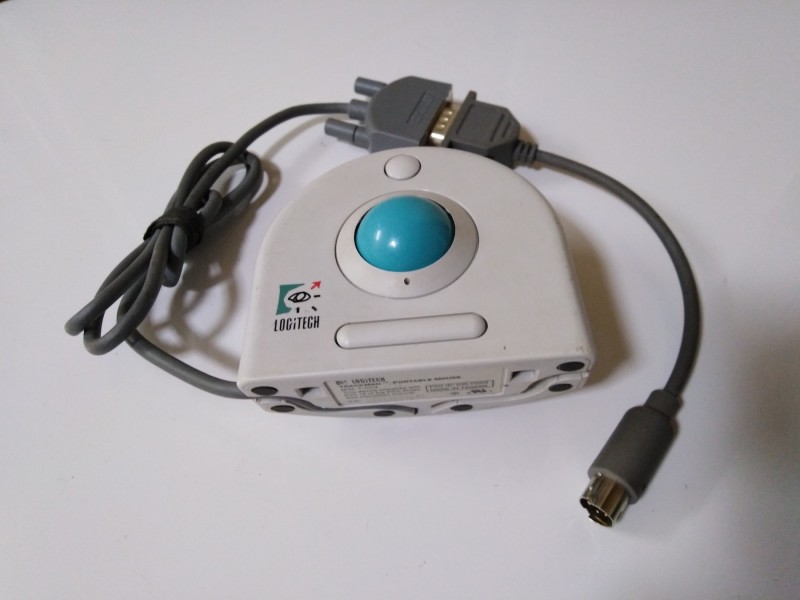 Logitech TrackMan Portable mis sa PS2 adapterom