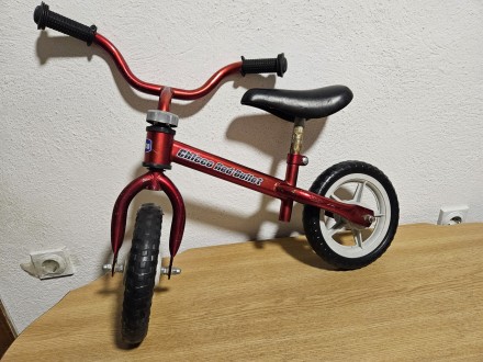 Mali deciji balans bicikl Gur bez pedala Chicco Red Bul