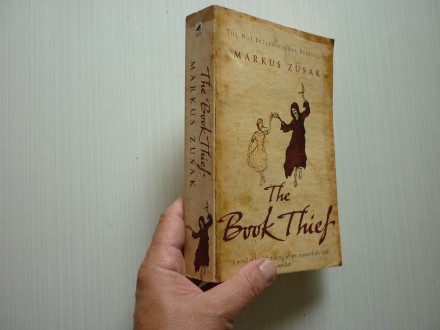Markus Zusak THE BOOK THIEF