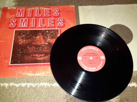 Miles Davis - Miles smiles