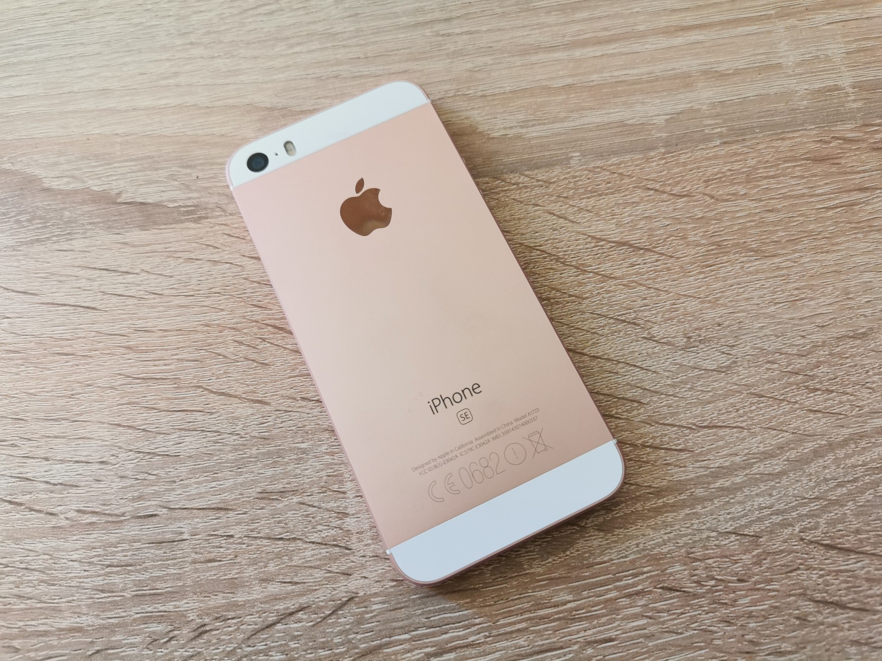 A1723 iphone. Iphone se 2016 Gold. Айфон se a1723. Apple iphone se 2016 Rose Gold. Айфон се розовое золото.