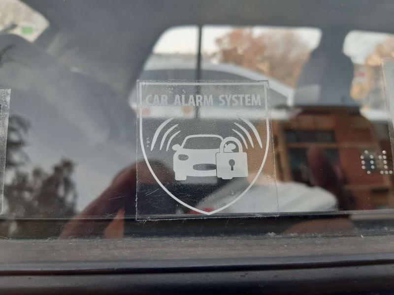 Nalepnica Auto alarm Car alarm system br 2 bela PAR