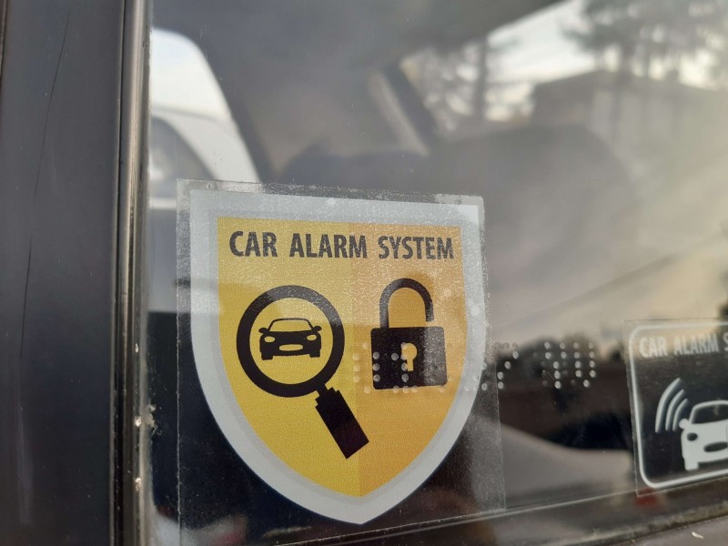 Nalepnica Auto alarm Car alarm system br 4 zuta PAR