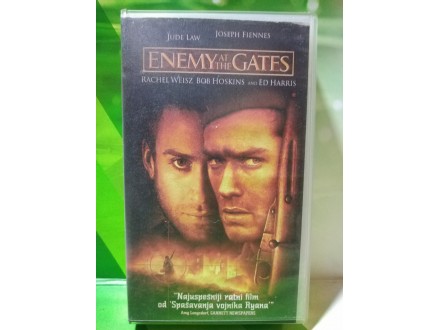 Neprijatelj pred Vratima - J. Law / J. Fiennes / VHS /
