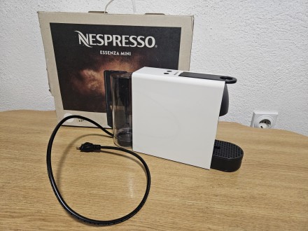 Nespresso aparat za kafu KRUPS XN110 Essenza mini