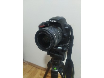 Nikon d3500 +objektiv,stativ,kartica dostavljam licno
