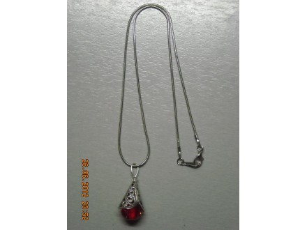 Ogrlica + privezak crveni kristal u filigranu