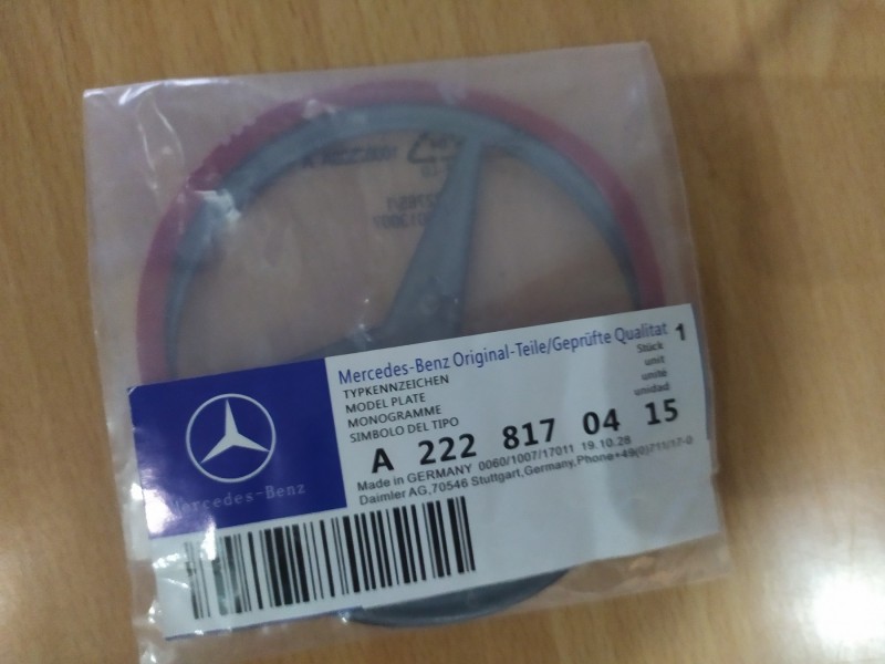 Originalni znak za Mercedes A22 817 04 15 - crne boje