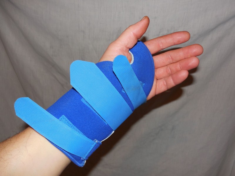 Ortoza steznik za levi ručni zglob Bort