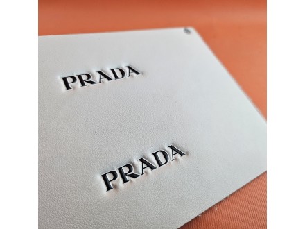 PRADA logo original prirodna koža beli prisivak-amblem