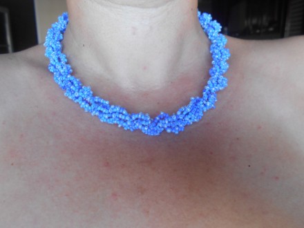Plava ogrlica od perlica