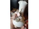 Porcelanska vaza sa roze capadimonte  ružom i pozlatom slika 1