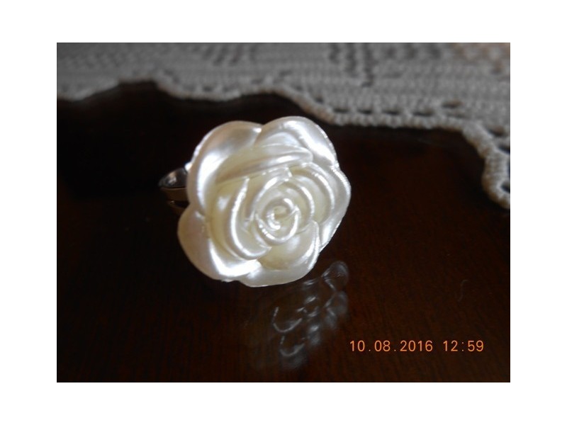 Prsten Bela ruža