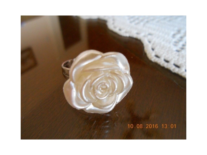 Prsten Bela ruža