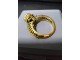 Prsten zlatna  Lobanja sa crvenim kamenom slika 3