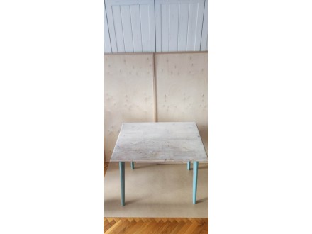 Retro drveni trpezariski sto