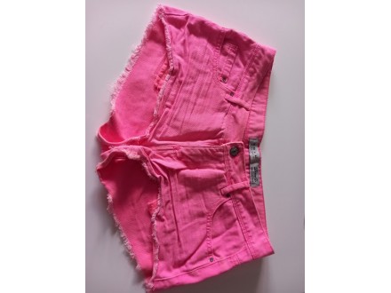 Roze kratke pantalone 38 veličine