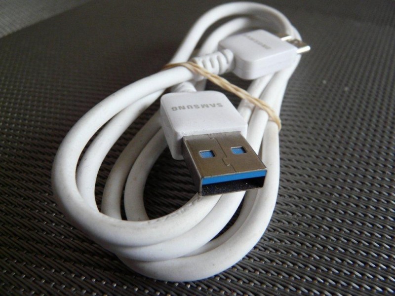 SAMSUNG USB 3.0 SS kabl ( Micro-B konektor )