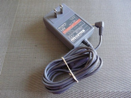 SONY AC-CDR51 strujni adapter 10V 1.5A