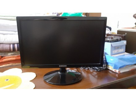 Samsung S19C150F monitor 19`