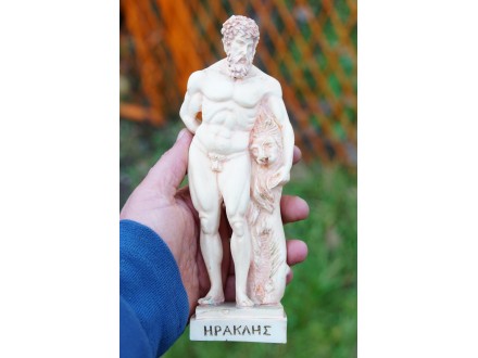 Skulptura Heraklesa sa lavljom kožom Grčka