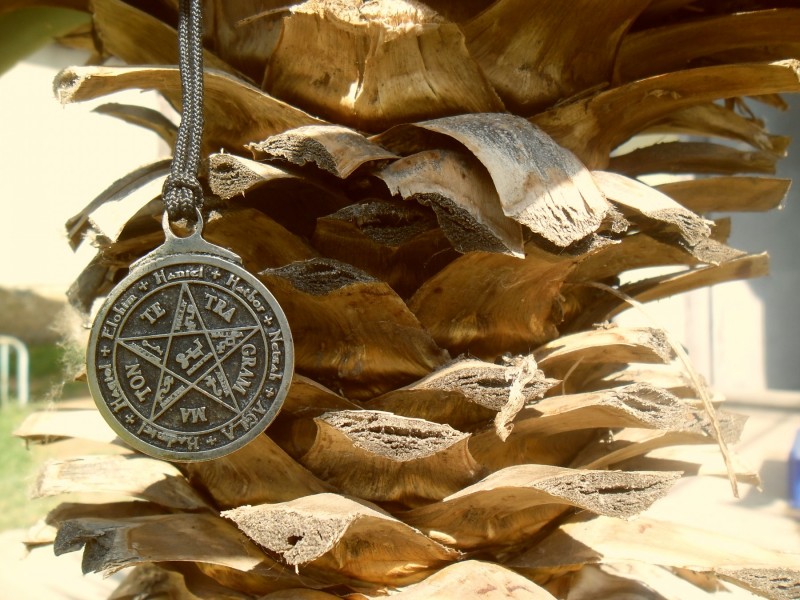 Solomonov tetragram amulet ogrlica