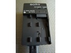 Sony AC-VF10 - punjač za baterije NP-F__ serija