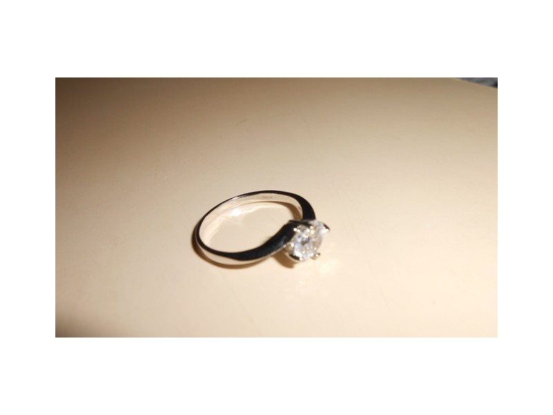 Srebrni prsten - jedan cirkon