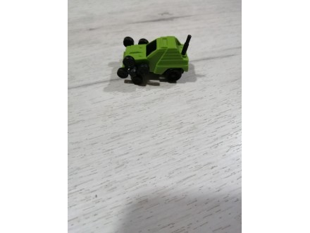 Stare kinder figure - Oklopno vozilo (zelene boje)