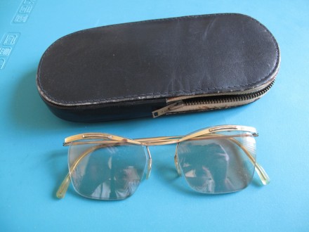 Stari pozlaćeni ram za naočare iz 60-tih godina